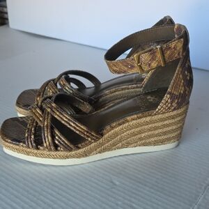 Vince Camuto Snakeskin Tan Wedges Size 9 With Ankle Strap